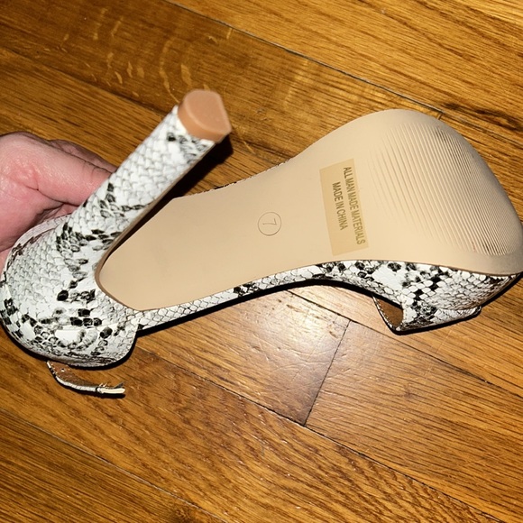 Beautiful high heels very girly - Picture 3 of 11